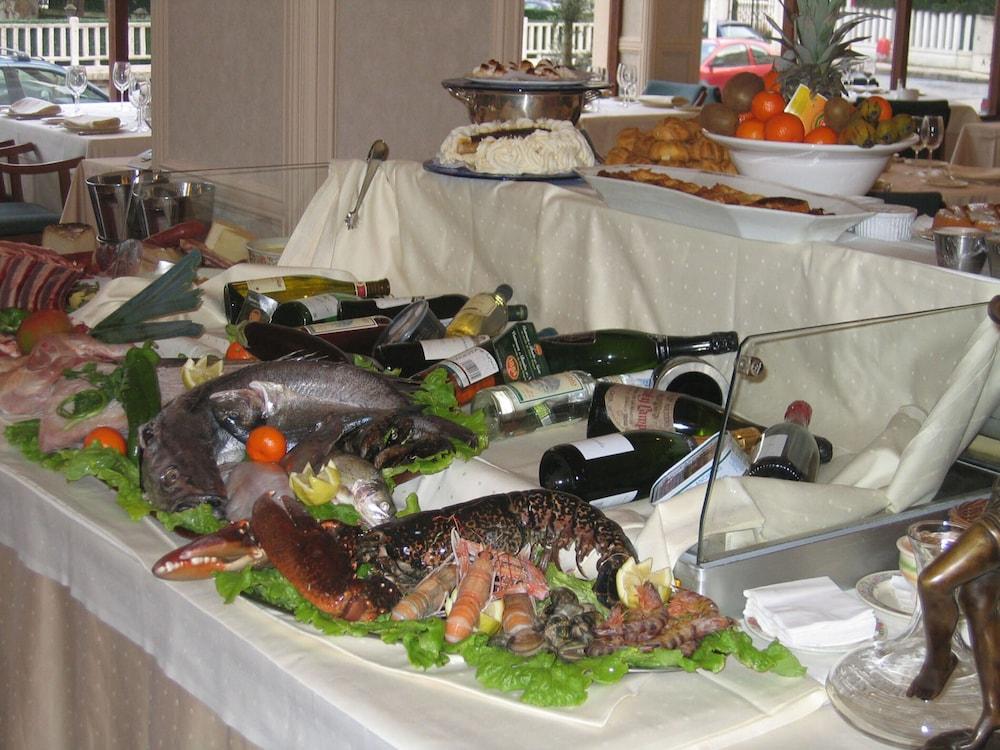 Las Rocas Playa Hotel Castro Urdiales Restaurant photo