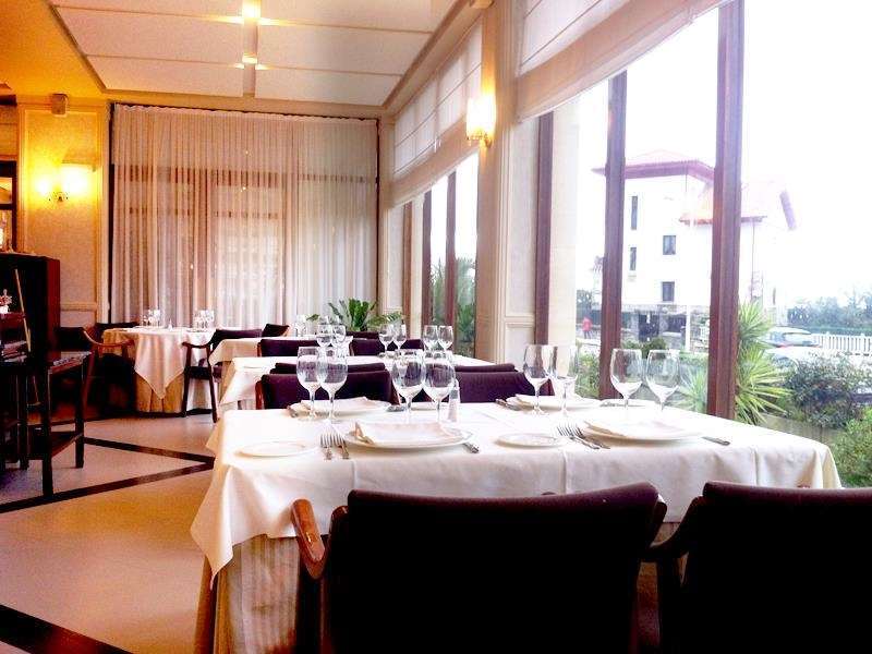 Las Rocas Playa Hotel Castro Urdiales Restaurant photo